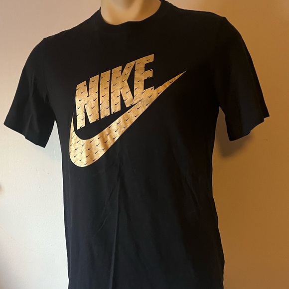 NIKE Swoosh Black Reflective Gold Logo Short Sleeve T-Shirt X Size : Medium - Picture 2 of 4
